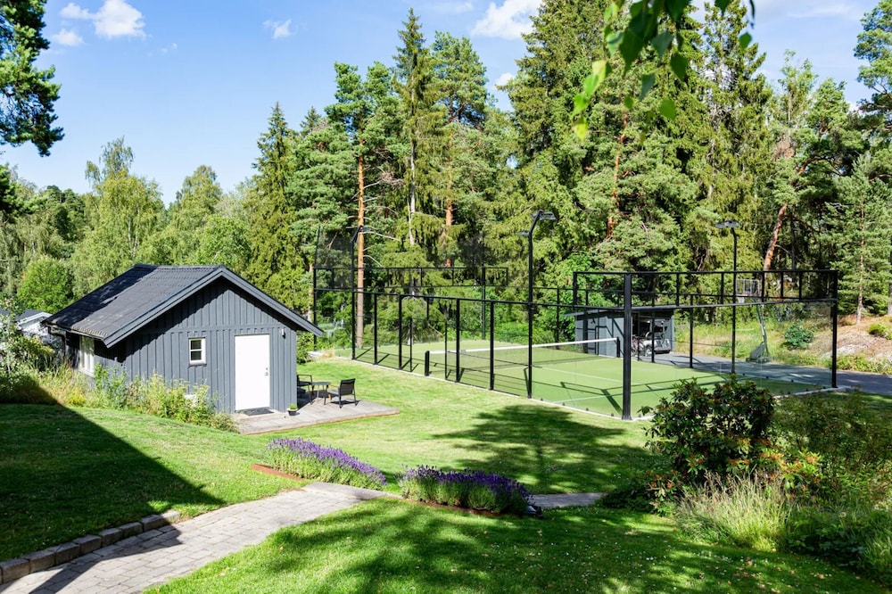 Dream Stay Seafront Villa Padel Court