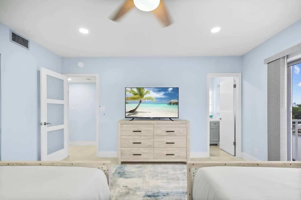 Colonial Manor Condos - Fort Lauderdale