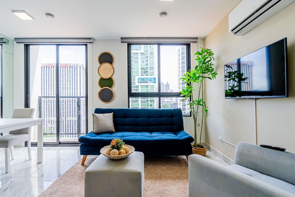 w Sophisticated 1BR w High-rise View in Calle 50