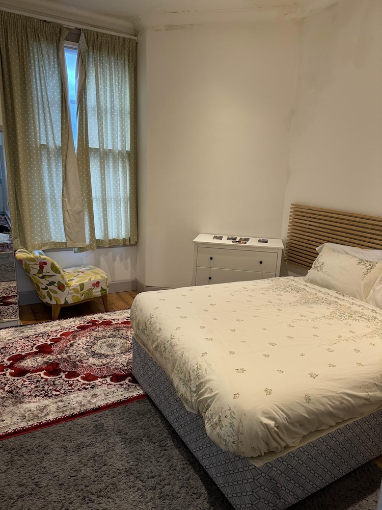 Cozy Edinburgh Apartment Escape