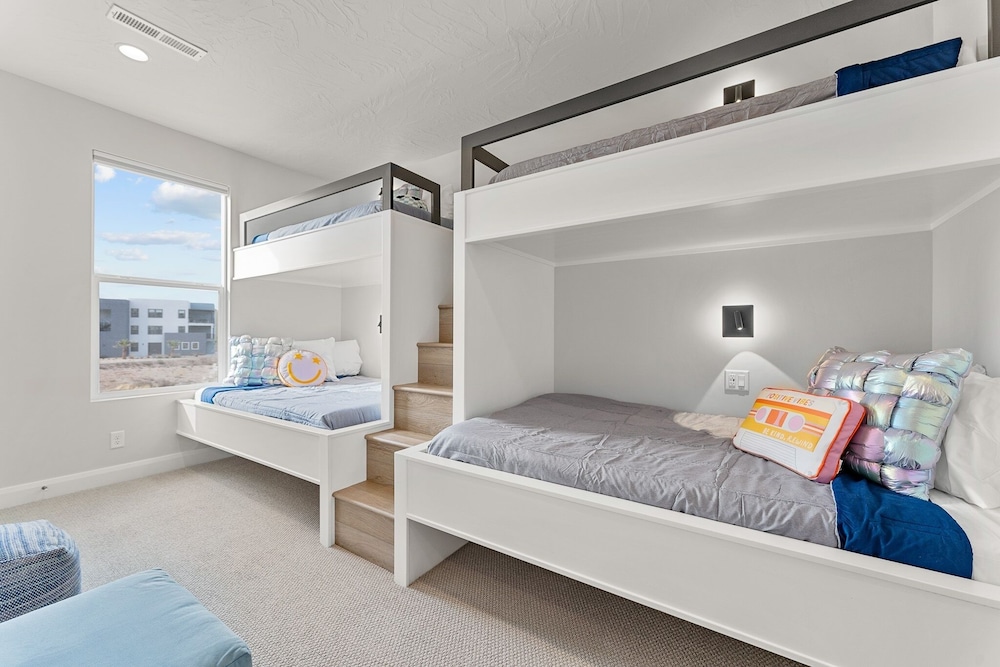 Your Happy House 5 Bedroom Townhouse