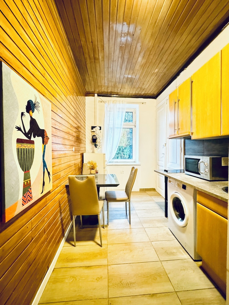 Comfy Studio Apt Near FAC Platz