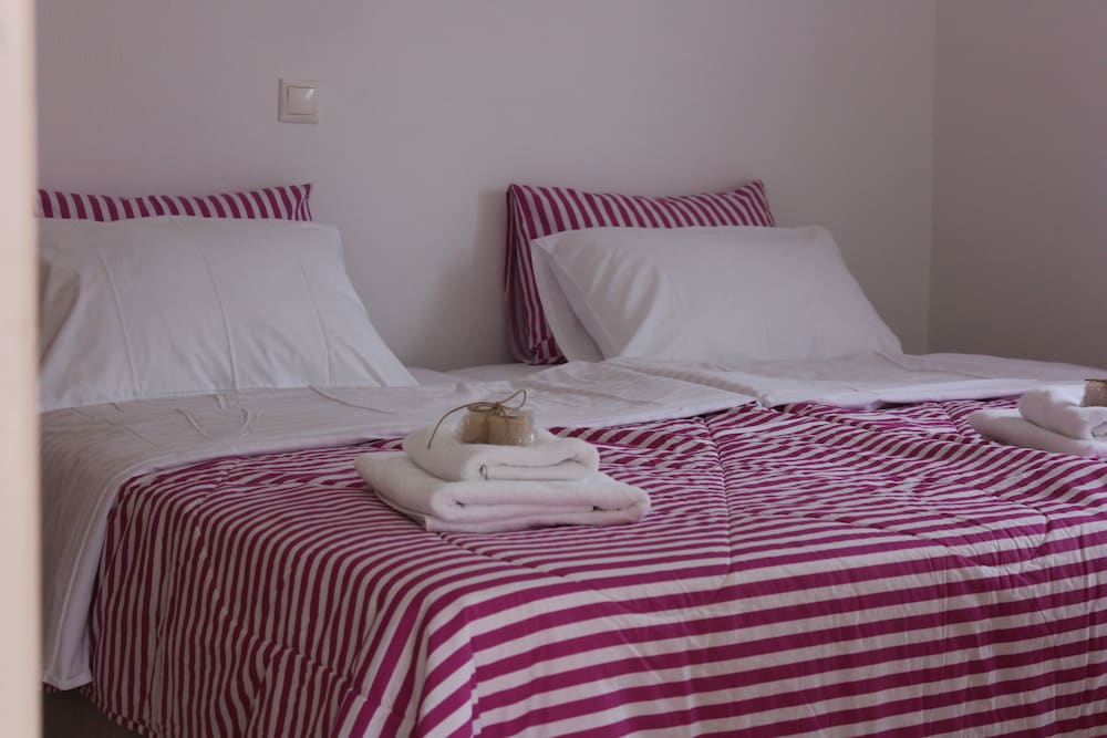 Aaron Studios Apartments