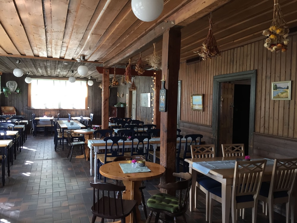 Lövhagens Café & Vandrarhem