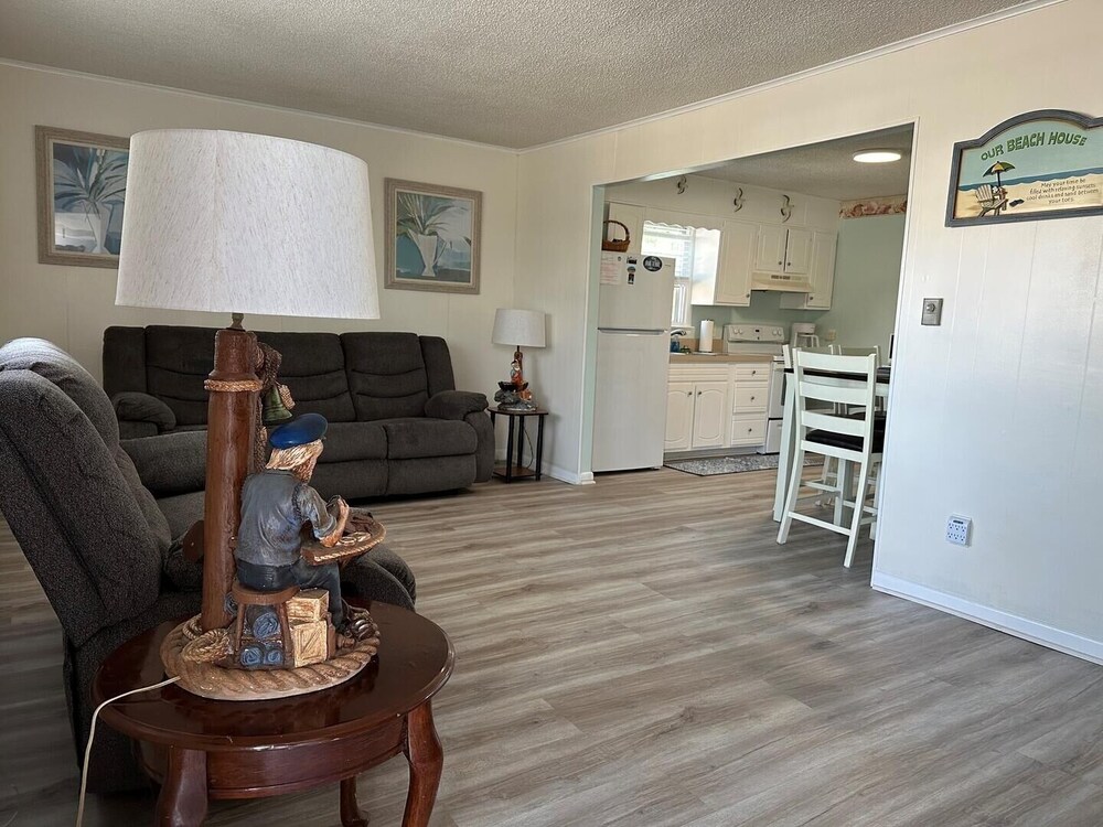Bianchi 1 - Ocean City, Md 2 Bedroom Condo by RedAwning view 4