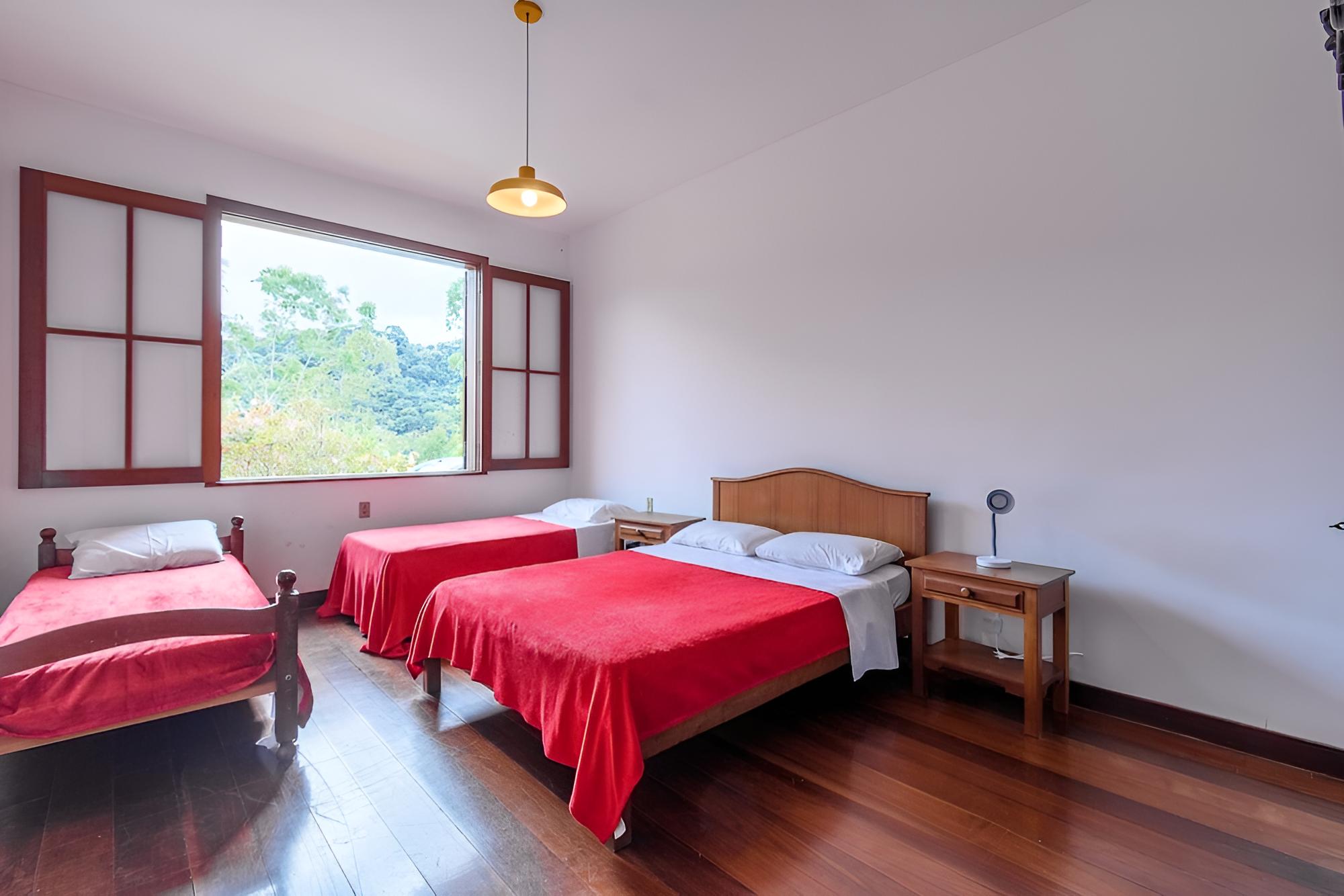 Maravilhoso sítio com vista pra montanha