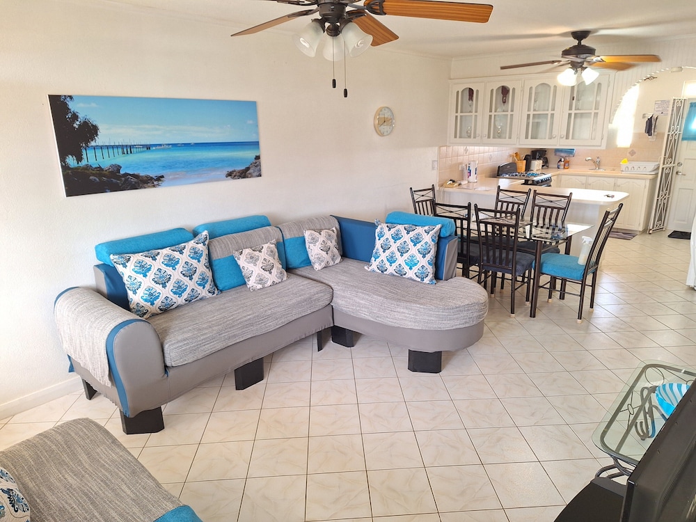Cumber's Tropical Apartments