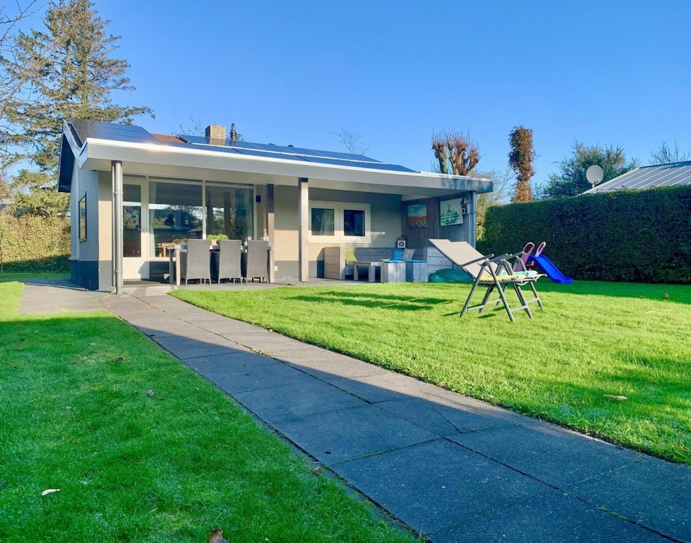 Bungalow in Sint Maartenszee With Veranda