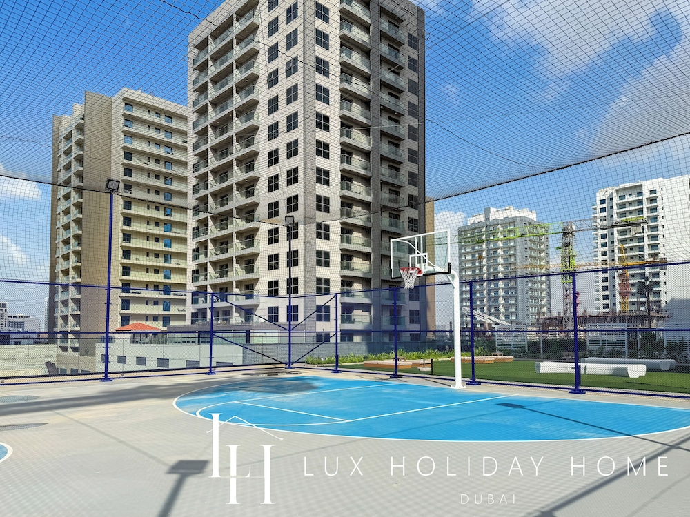 LUX The Phantom Sky Pool Suite