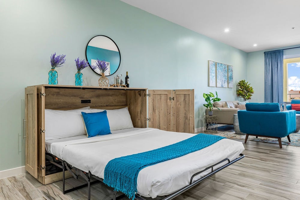 Oceanside Luxury The Cove Palm Beach 2BR 2 5BA