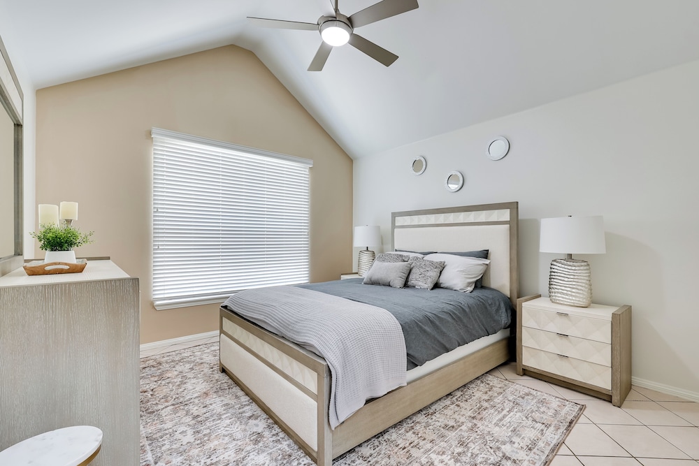 Fenced Yard: Home Near Hospitals in Edinburg!