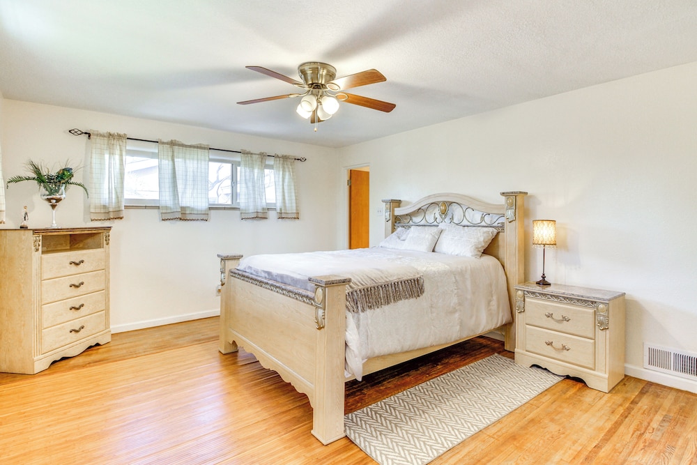 Mtn Views, Patio + Grill: Family Home, 6 Mi to UNM