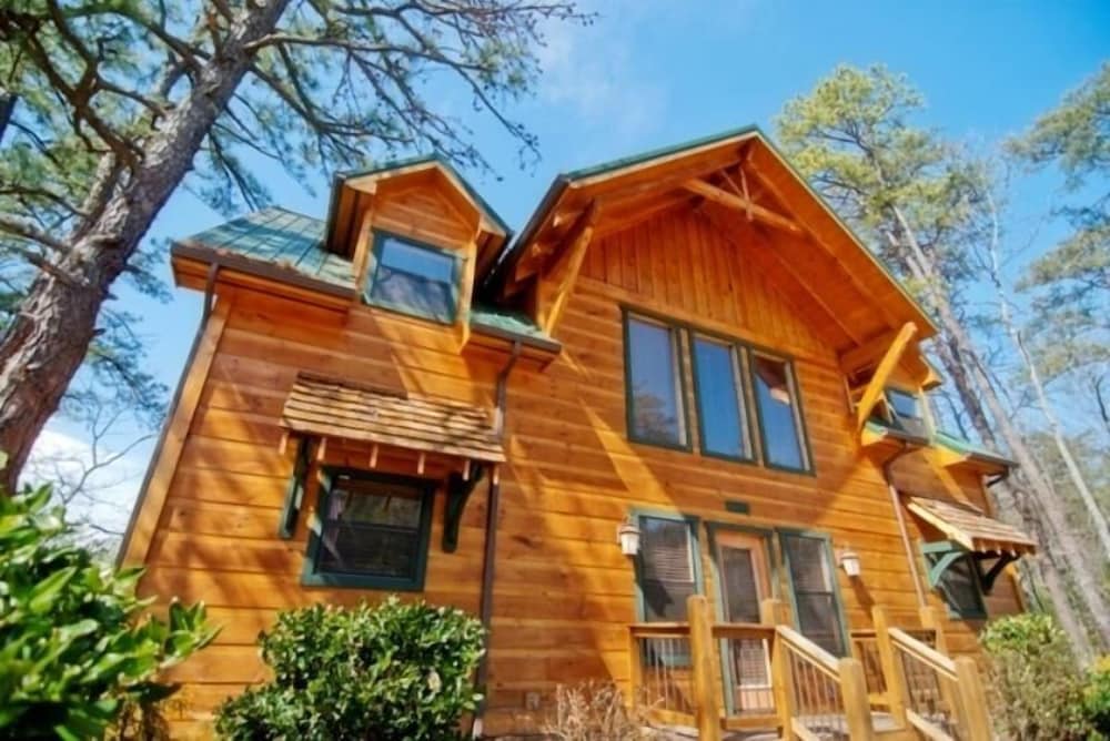 Cloud Nine - 5 Bedrooms, 5 Baths, Sleeps 16 Home by RedAwning