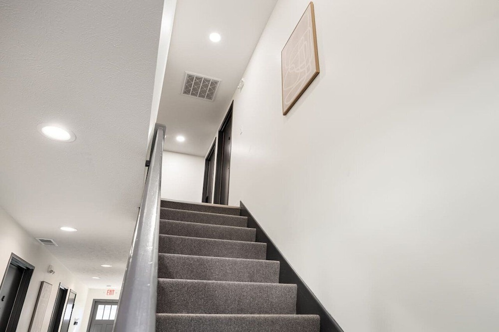 The Silo 6 - Modern Abode