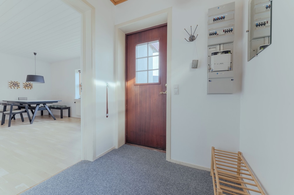 Downtown / Newly Renovated 2 Bedroom Apartment view 4