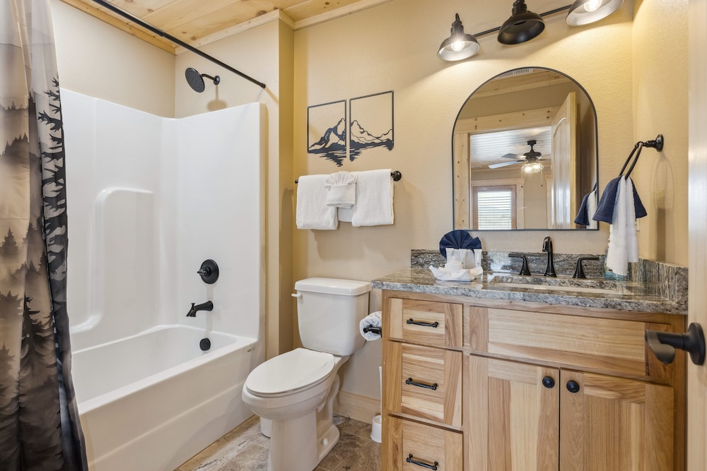 Robeson Hood Lodge 4 Bedroom Home