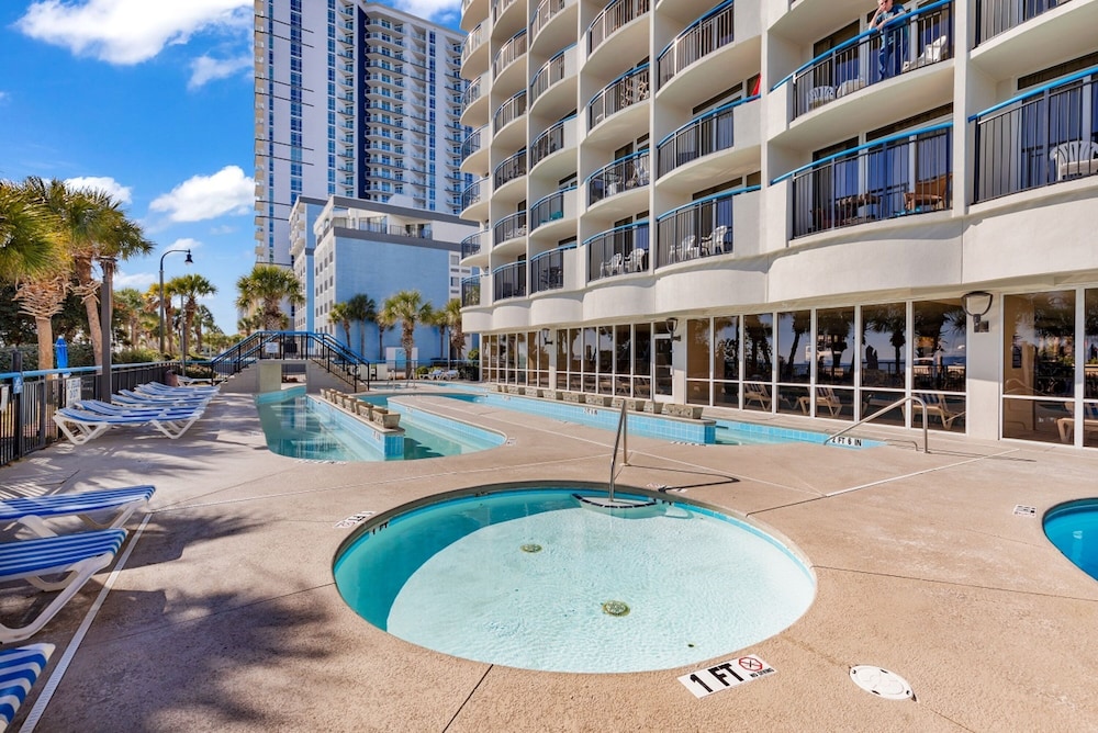 Boardwalk Resort by Hosteeva
