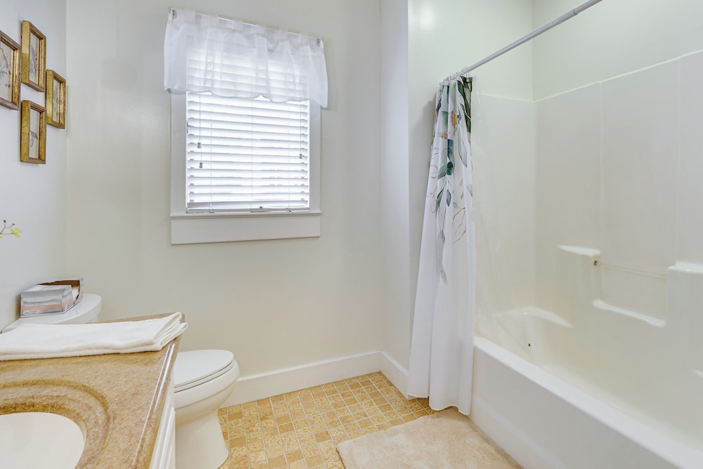 Walk to Waterfront: Downtown Elizabeth City Home!