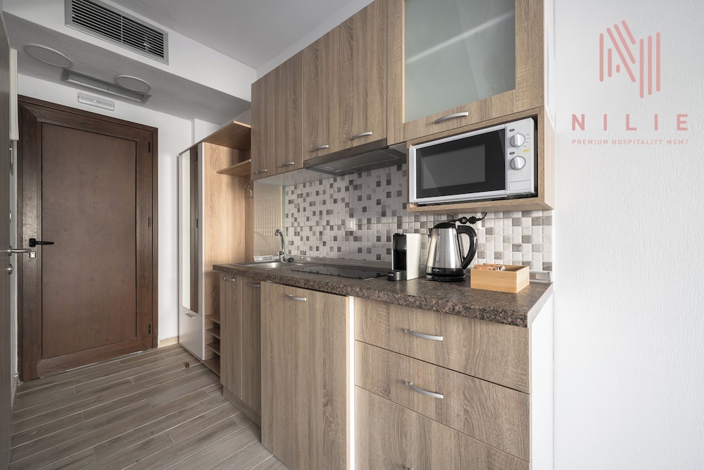 Azur Residences, Nilie Hospitality MGMT