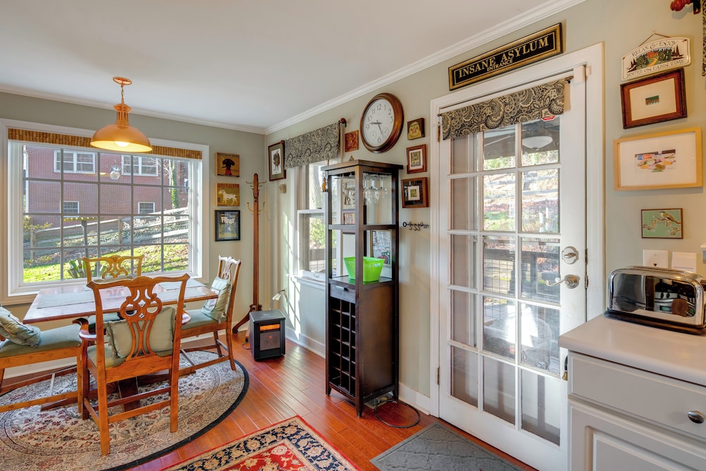 Hike, Sip & Explore! Blue Ridge Mtn Cabin w/ Porch