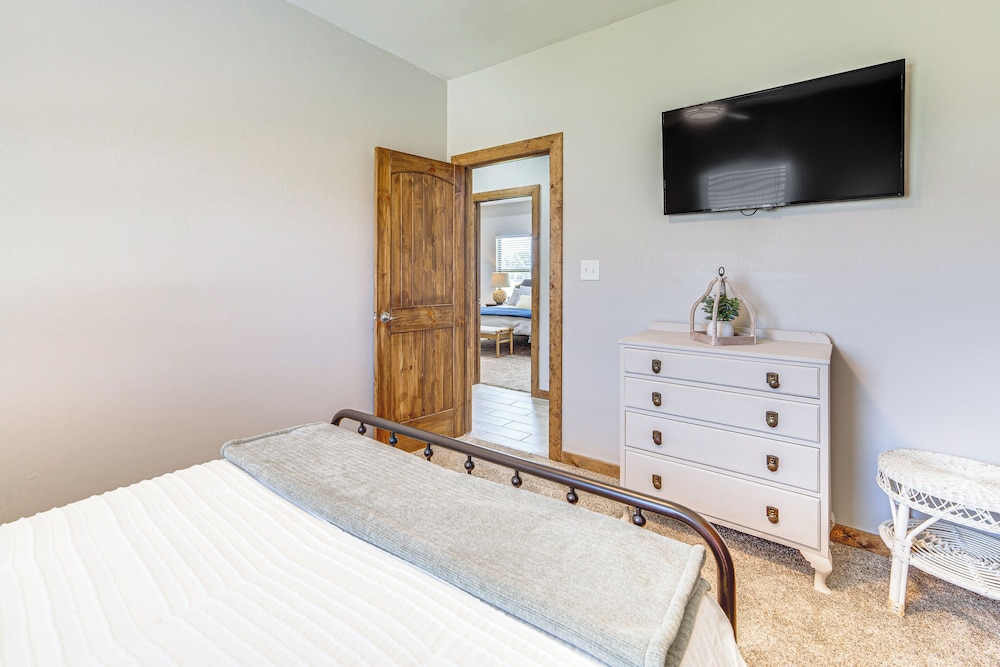 1 Mi to Lake Texoma: Expansive Outdoorsy Escape!