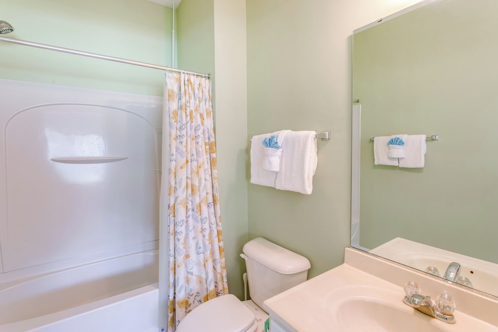 Condo w/ Golf Course View in Barefoot Resort!