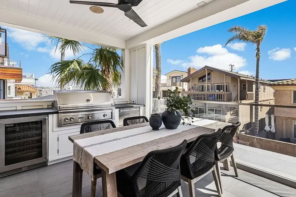 3BR Newport Luxury Rooftop Deck Hottub Parking