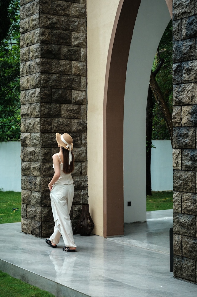 Miyue Shenzhen Tianlu Secret Wild Wizard Holiday Hotel