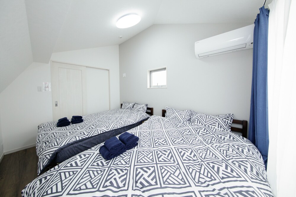 Higashi-Rokugo House WHITE by Tranova