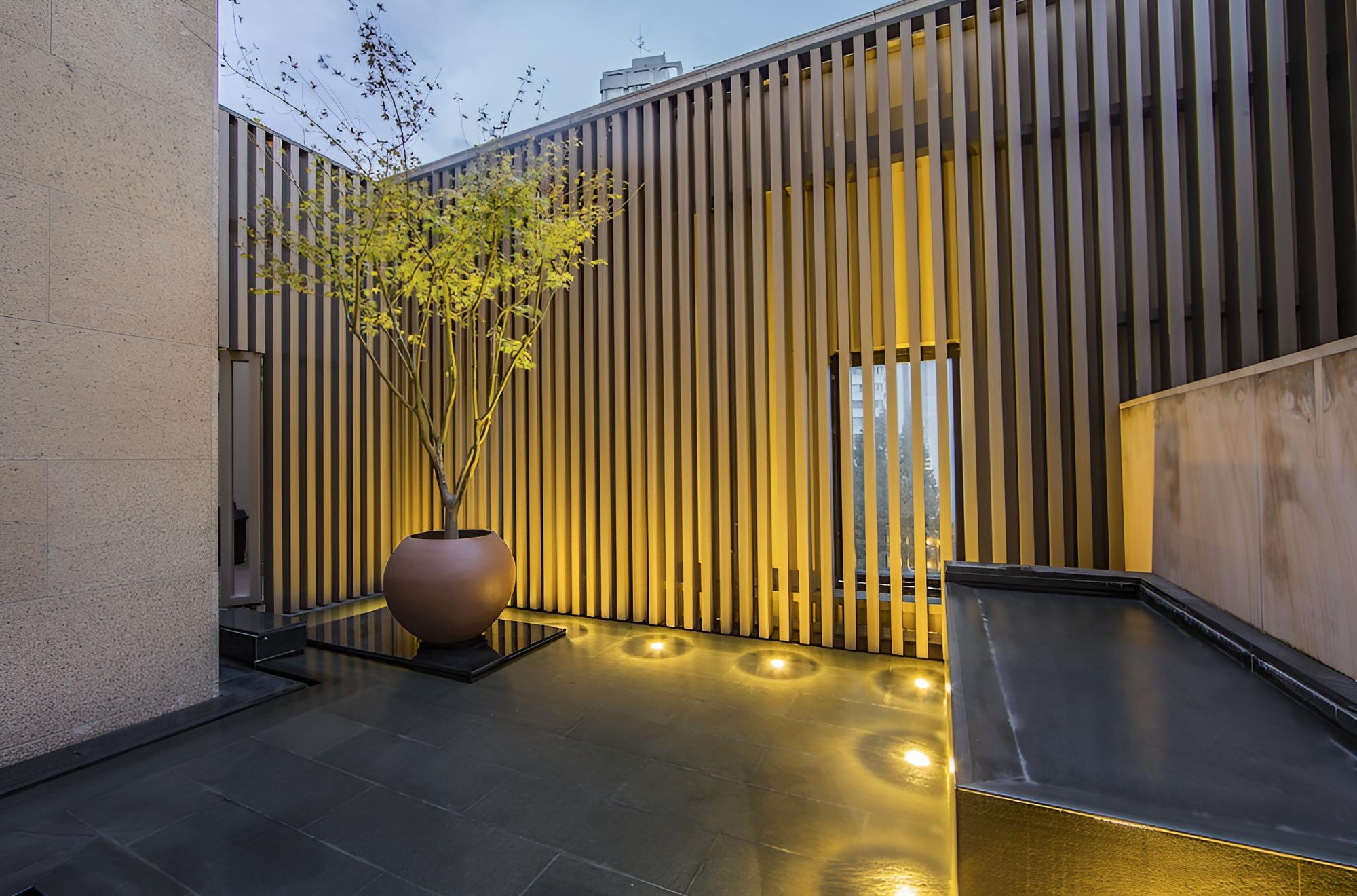 JOYA Shanghai Xujiahui Hotel