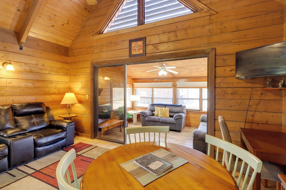 Cabin w/ Boat Launch & Pool Access in Okeechobee