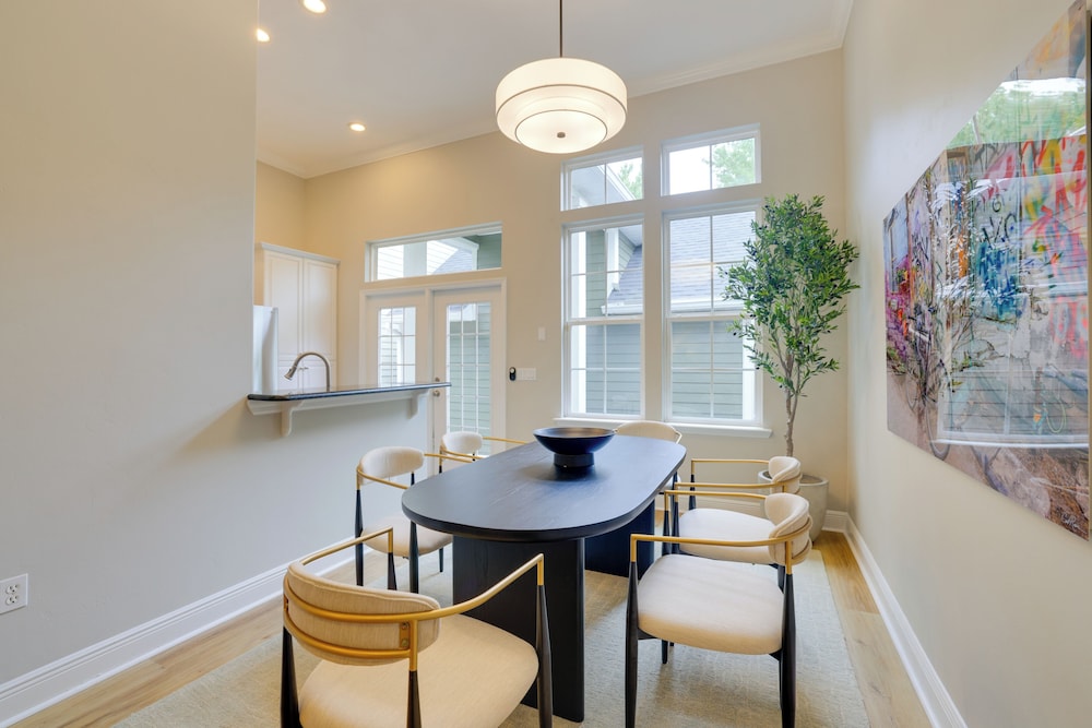 Townhome w/ Patio < 5 Mi to UF Campus!