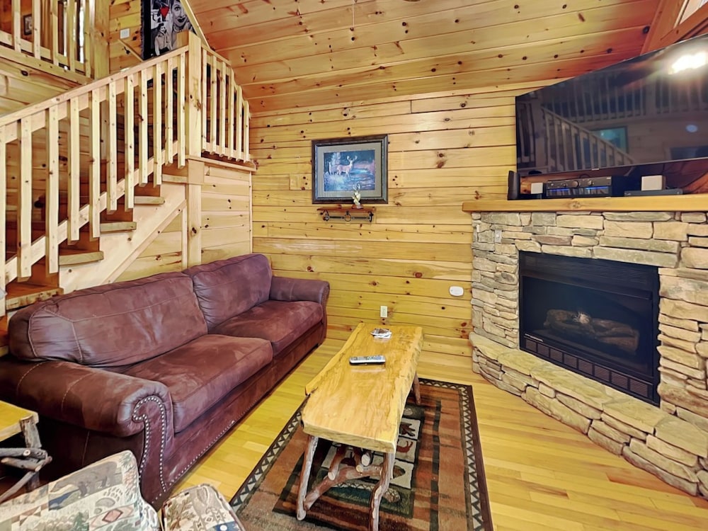 Hugs 'N Kisses by Jackson Mountain Rentals