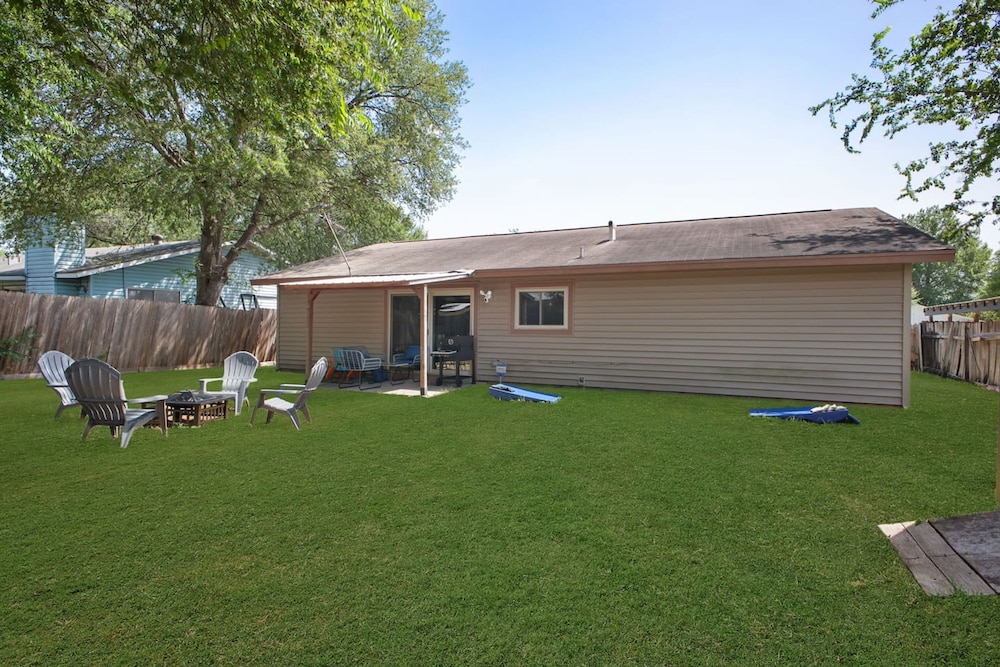 Cozy 3BR Home Family-friendly Near Attractions