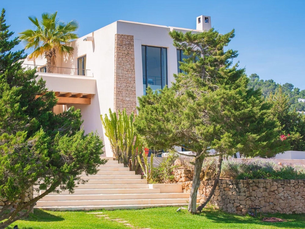 Majestic Villa With Private Pool