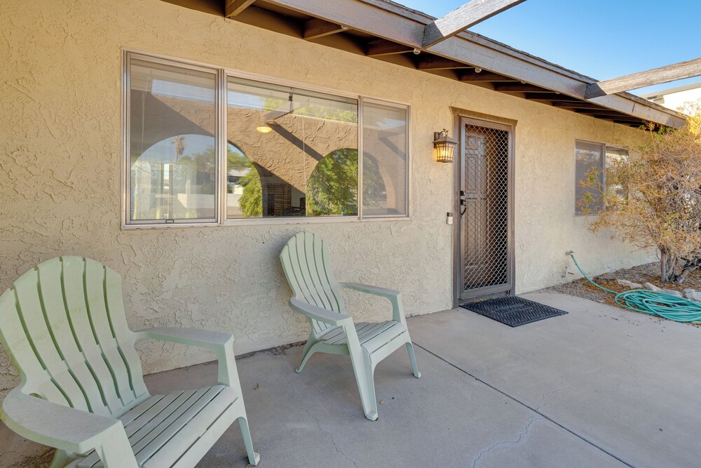 2 Mi to Lake Havasu: Pet-friendly Home