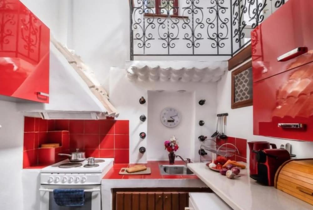 2-bed Home in Kolivata - Sleeps 4 - Wifi - Parking