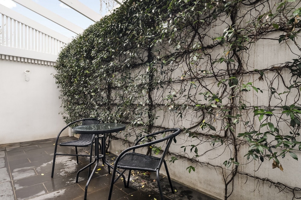 Stylish 2BR House, Walk to Parks & Cafes