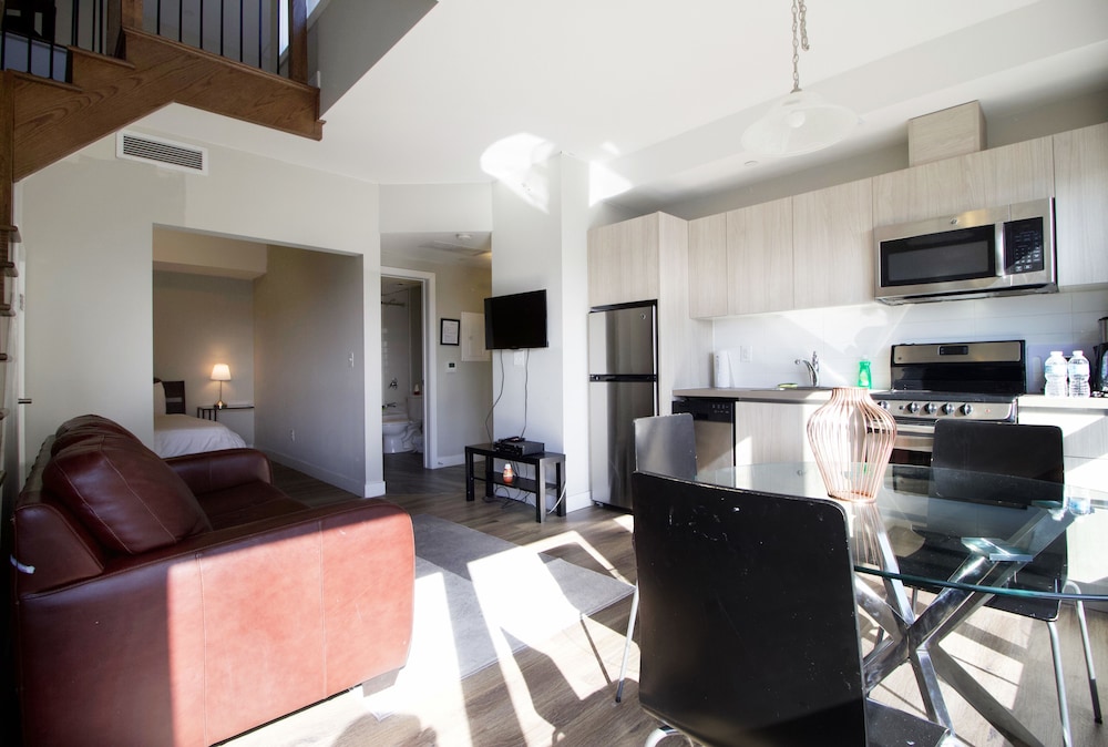 Living Suites Toronto - Queens Park