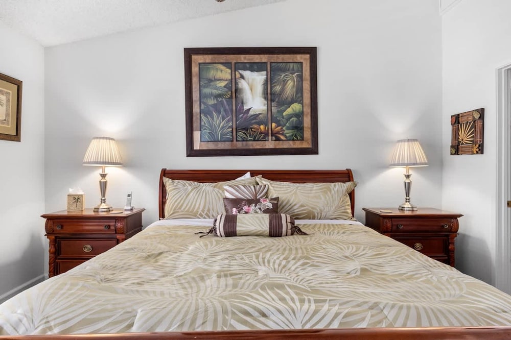 Desert Flower- Ironwood CC Condo Pool Spa