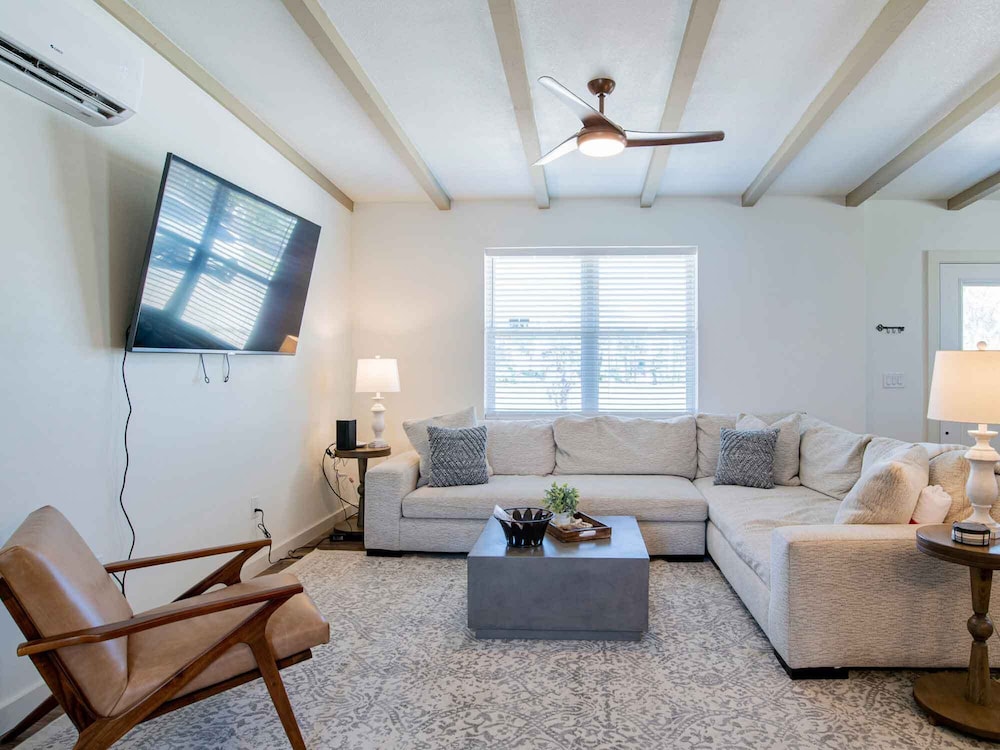 La Casa Deluna by Southern Vacation Rentals view 3