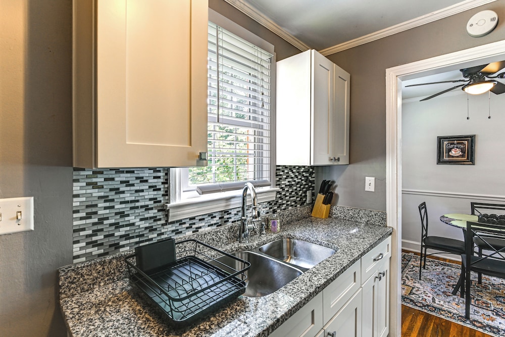 7 Mi to Dtwn: Apt w/ Spacious Yard in Nashville