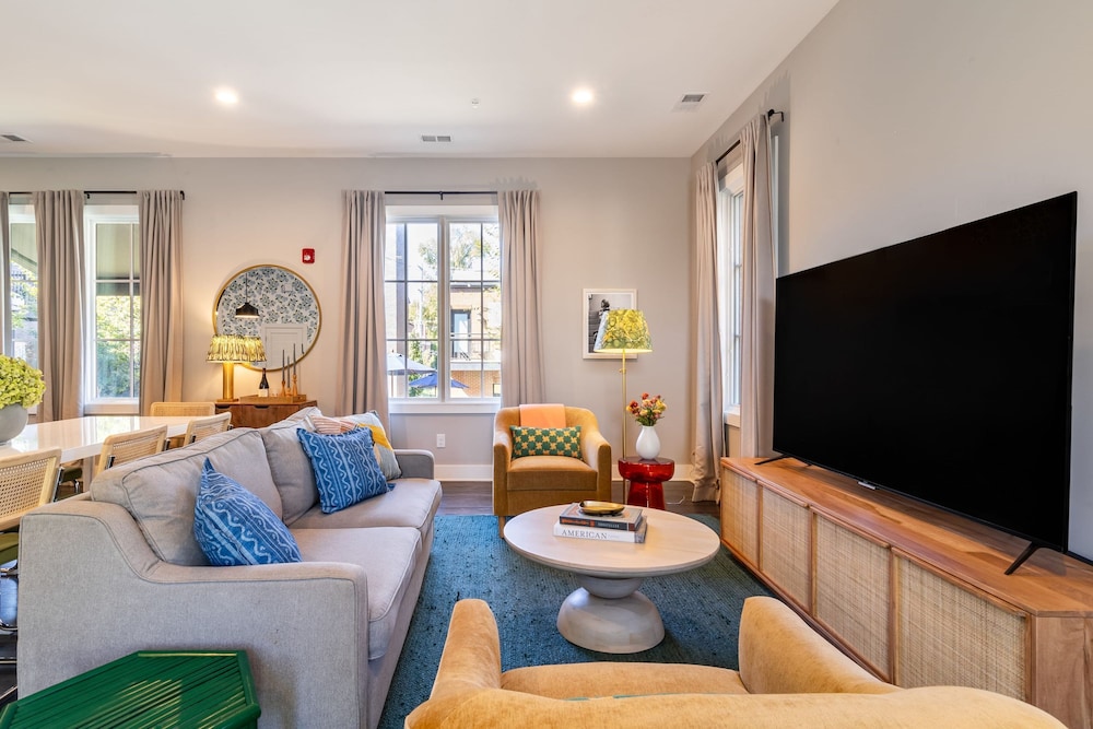The Magnolia 5 by Avantstay Minutes to Downtown