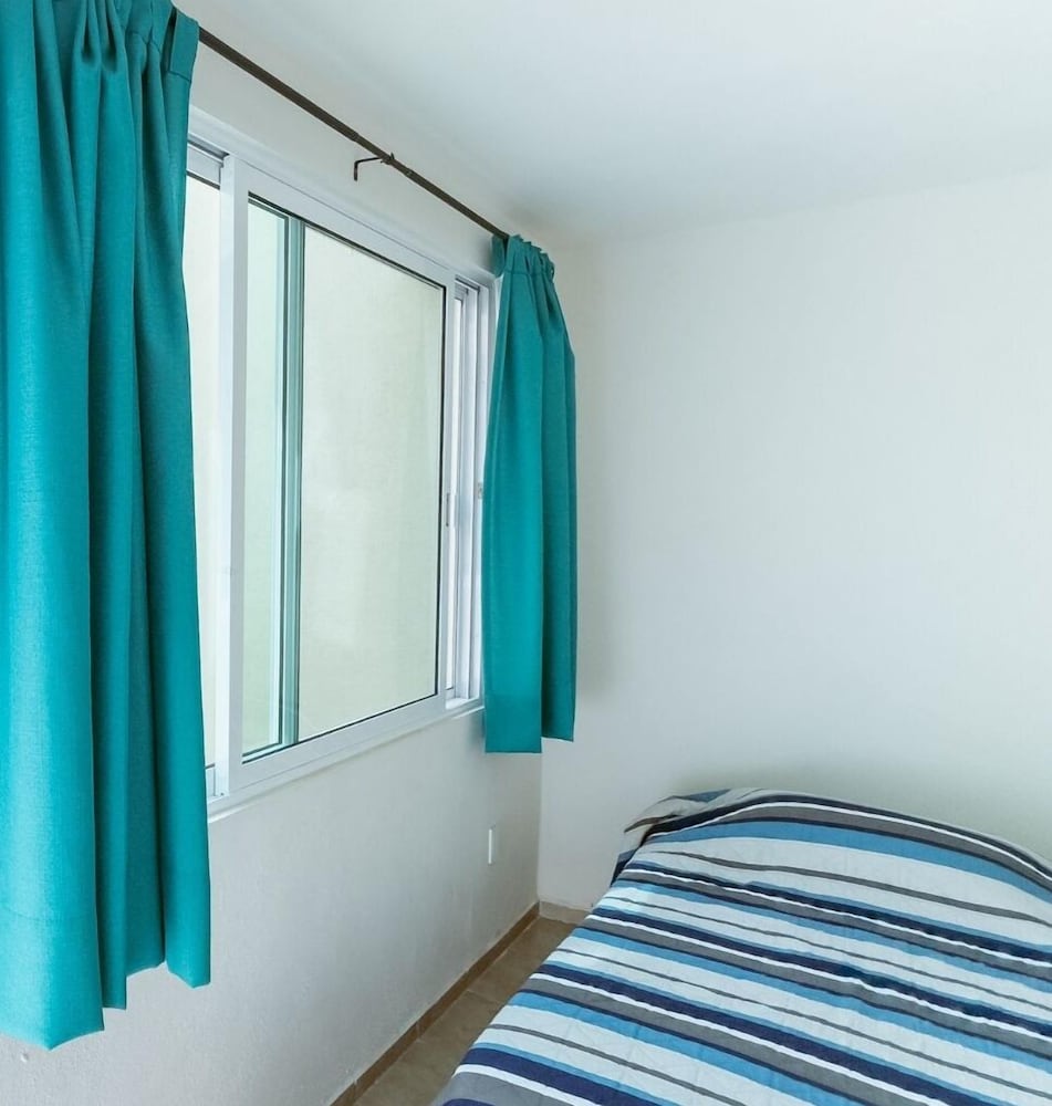 New Comfortable Retreat. Pool & BBQ
