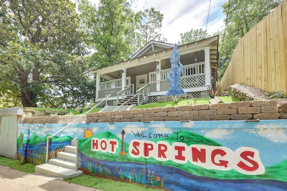 Hot Springs Home w/ Yard, Walk to Bathhouse Row! view 3