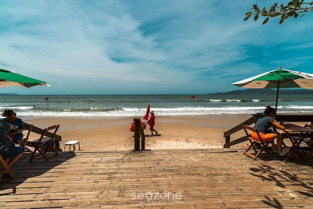 2BR Apt With BBQ in Meia Praia Mlo0601