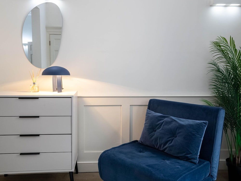Liverpool St Three Bedroom Home Near Tube Station