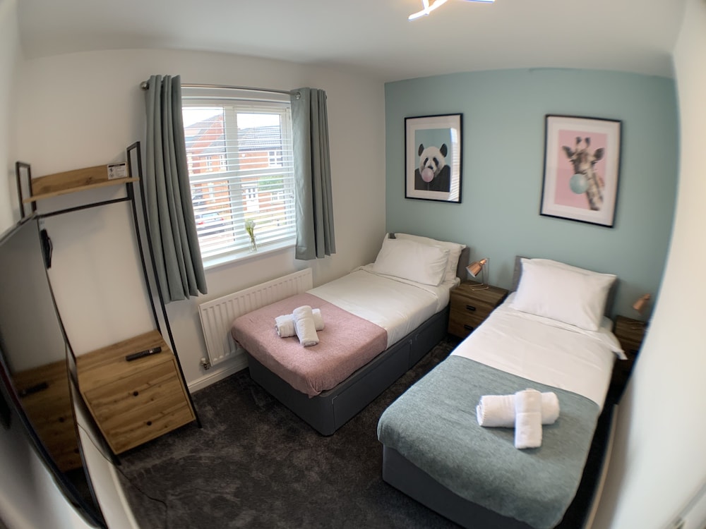 The coach house views netflix sleeps 5 view 3