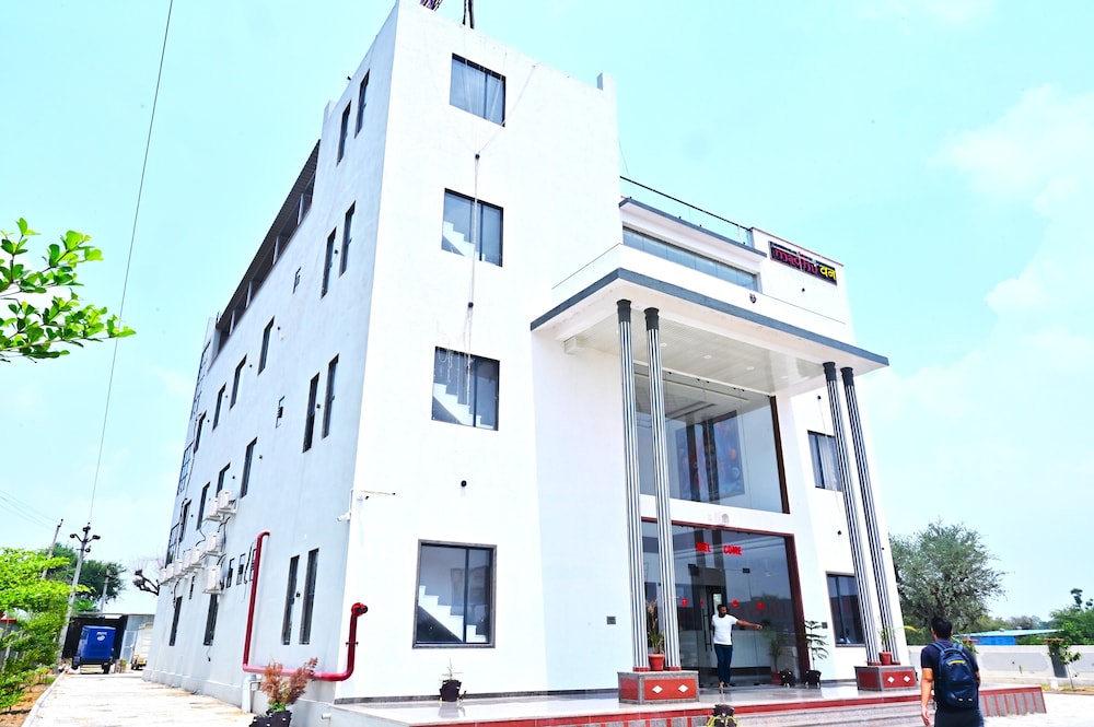 HOTEL MADHUVAN & RESORT