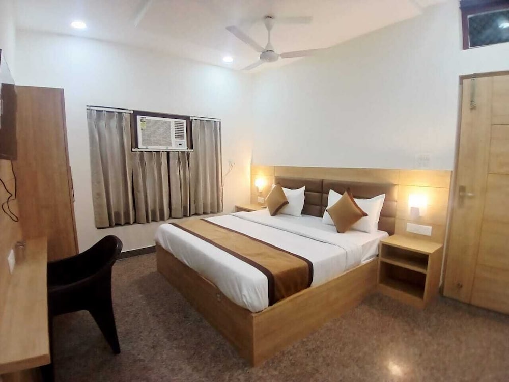 Hotel Devi Ram Atithi Bhawan Vrindavan By HRG